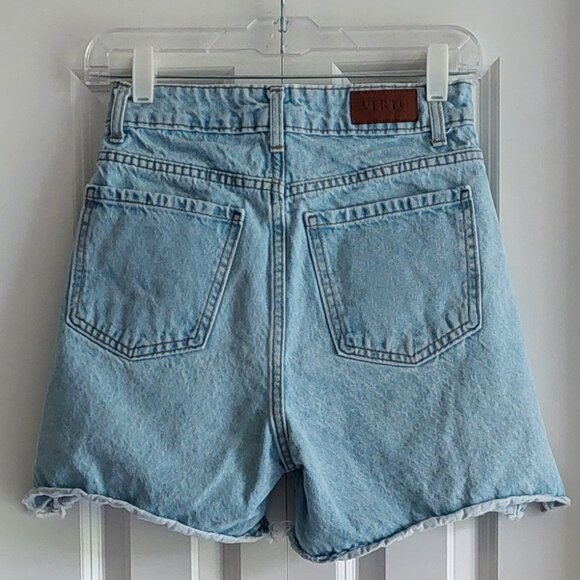 VERTU Light Denim Distressed Shorts Women's Size 26 - Picture 10 of 13